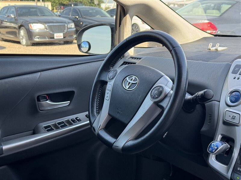 2014 Toyota Prius v Two - Photo 3 - Lexington, NE 68850