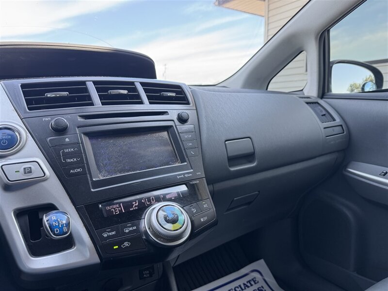 2014 Toyota Prius v Two - Photo 16 - Lexington, NE 68850