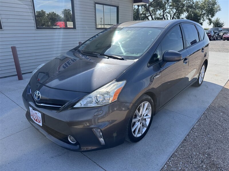 2014 Toyota Prius v Two - Photo 5 - Lexington, NE 68850