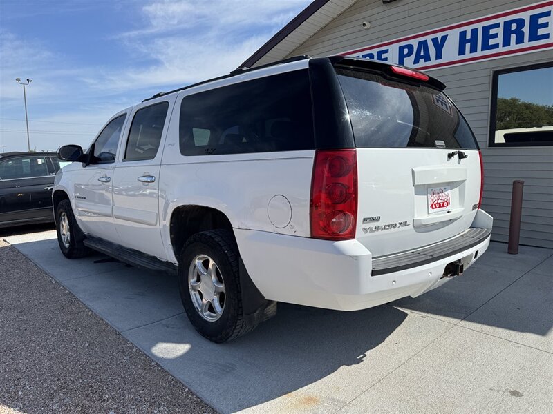 2007 GMC Yukon SLE - Photo 8 - Lexington, NE 68850