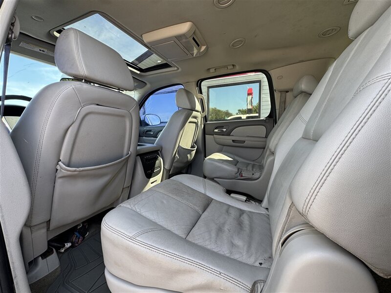 2007 GMC Yukon SLE - Photo 11 - Lexington, NE 68850