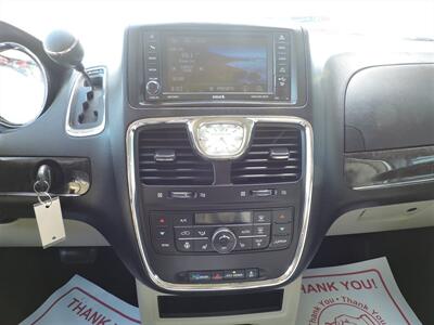 2013 Chrysler Town & Country Touring   - Photo 20 - North Platte, NE 69101