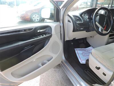 2013 Chrysler Town & Country Touring   - Photo 18 - North Platte, NE 69101