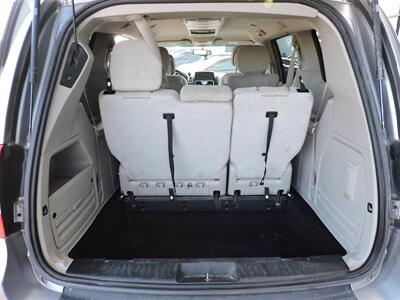 2013 Chrysler Town & Country Touring   - Photo 12 - North Platte, NE 69101
