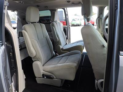 2013 Chrysler Town & Country Touring   - Photo 11 - North Platte, NE 69101