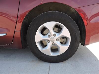 2017 Chrysler Pacifica Touring-L Plus   - Photo 8 - Lexington, NE 68850