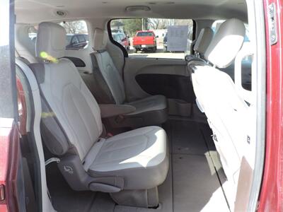 2017 Chrysler Pacifica Touring-L Plus   - Photo 11 - Lexington, NE 68850