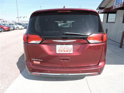 2017 Chrysler Pacifica Touring-L Plus   - Photo 6 - Lexington, NE 68850