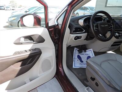 2017 Chrysler Pacifica Touring-L Plus   - Photo 17 - Lexington, NE 68850