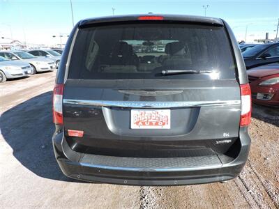 2012 Chrysler Town & Country Limited   - Photo 6 - Lexington, NE 68850