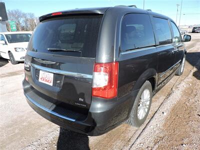 2012 Chrysler Town & Country Limited   - Photo 5 - Lexington, NE 68850