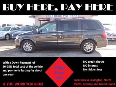 2012 Chrysler Town & Country Limited   - Photo 1 - Lexington, NE 68850