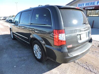 2012 Chrysler Town & Country Limited   - Photo 7 - Lexington, NE 68850