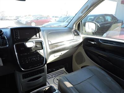 2012 Chrysler Town & Country Limited   - Photo 11 - Lexington, NE 68850