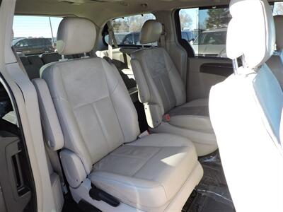 2012 Chrysler Town & Country Limited   - Photo 15 - Lexington, NE 68850