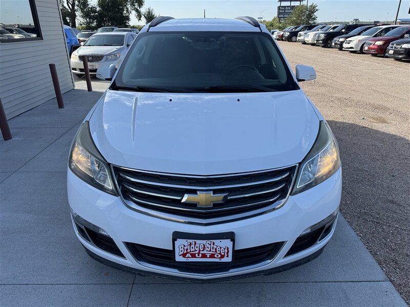 2017 Chevrolet Traverse LT - Photo 4 - Lexington, NE 68850