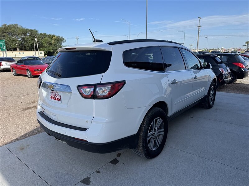 2017 Chevrolet Traverse LT - Photo 6 - Lexington, NE 68850