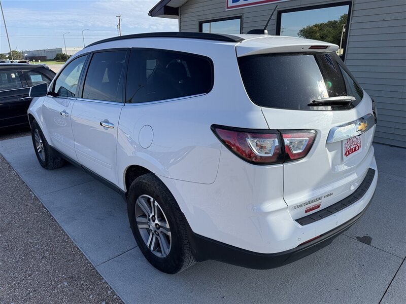 2017 Chevrolet Traverse LT - Photo 8 - Lexington, NE 68850