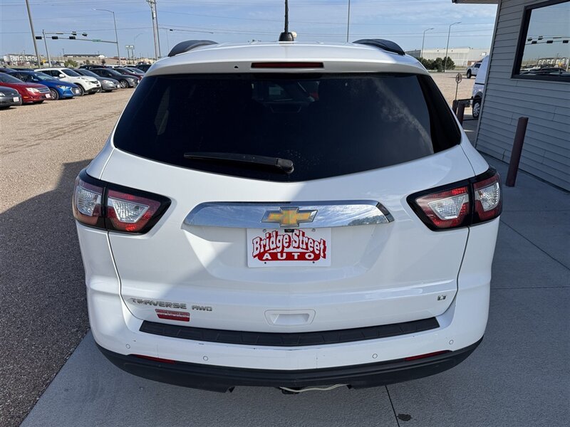 2017 Chevrolet Traverse LT - Photo 7 - Lexington, NE 68850