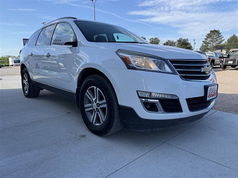 2017 Chevrolet Traverse LT - Photo 2 - Lexington, NE 68850