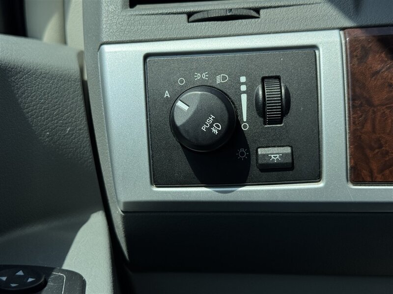 2010 Chrysler Town & Country Touring - Photo 14 - Grand Island, NE 68801
