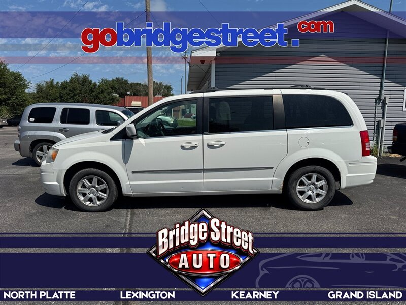 2010 Chrysler Town & Country Touring   - Photo 1 - Grand Island, NE 68801