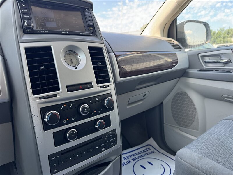 2010 Chrysler Town & Country Touring - Photo 19 - Grand Island, NE 68801