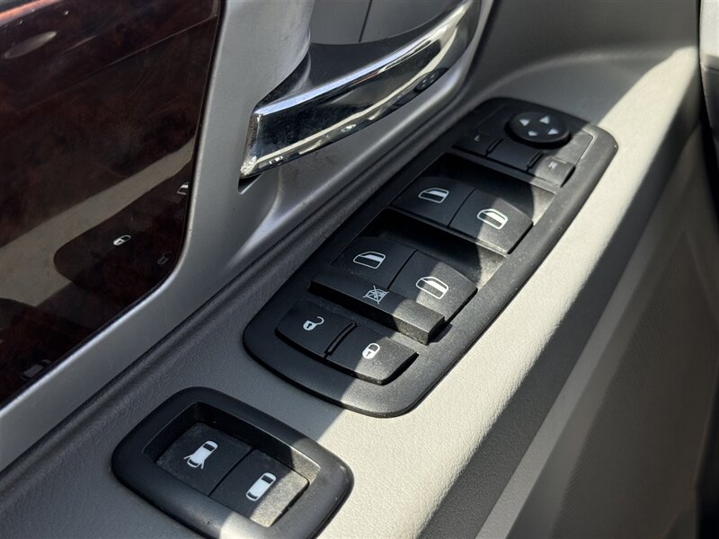 2010 Chrysler Town & Country Touring - Photo 13 - Grand Island, NE 68801