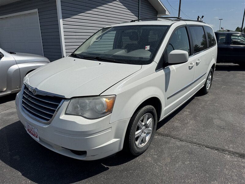 2010 Chrysler Town & Country Touring - Photo 5 - Grand Island, NE 68801