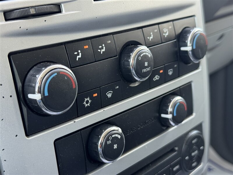 2010 Chrysler Town & Country Touring - Photo 17 - Grand Island, NE 68801