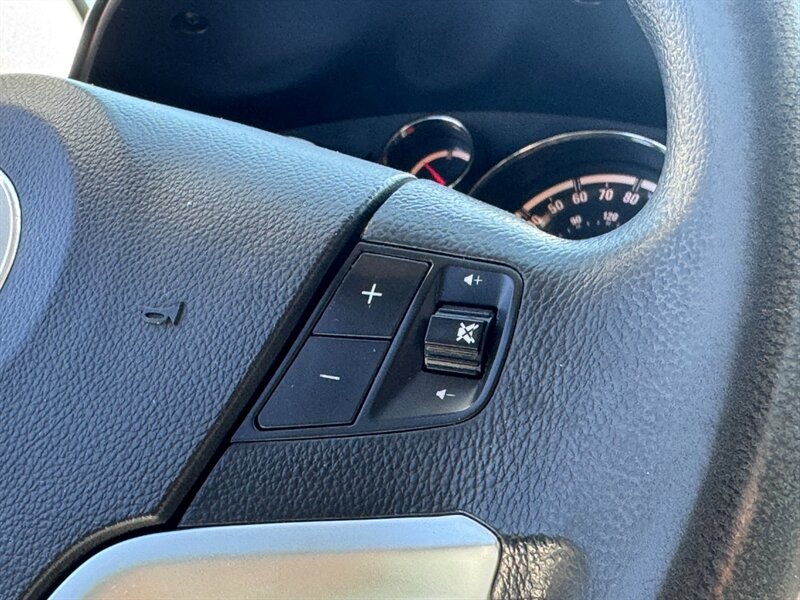 2009 Saturn Vue XE - Photo 13 - North Platte, NE 69101