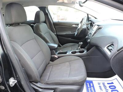 2017 Chevrolet Cruze LT Auto   - Photo 10 - Lexington, NE 68850