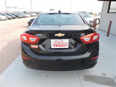 2017 Chevrolet Cruze LT Auto   - Photo 6 - Lexington, NE 68850
