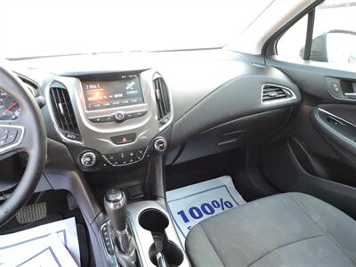 2017 Chevrolet Cruze LT Auto   - Photo 13 - Lexington, NE 68850