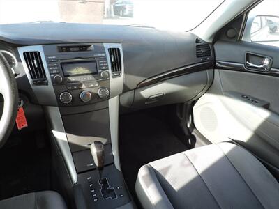 2010 Hyundai SONATA GLS   - Photo 14 - Kearney, NE 68847