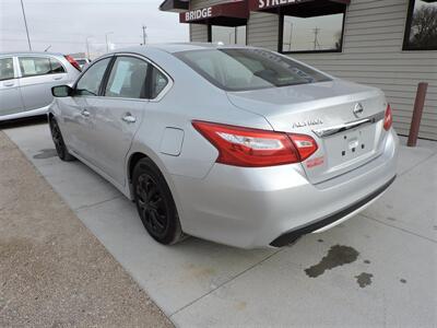 2017 Nissan Altima 2.5   - Photo 7 - Lexington, NE 68850