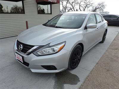 2017 Nissan Altima 2.5   - Photo 2 - Lexington, NE 68850