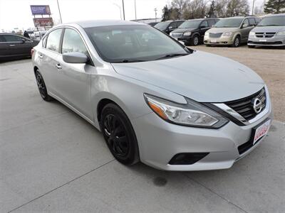 2017 Nissan Altima 2.5   - Photo 4 - Lexington, NE 68850