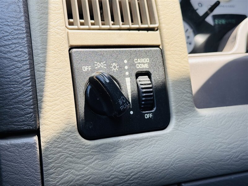 2003 Dodge Ram 2500 ST - Photo 11 - Lexington, NE 68850