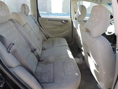 2004 Volvo V70 2.4   - Photo 11 - North Platte, NE 69101
