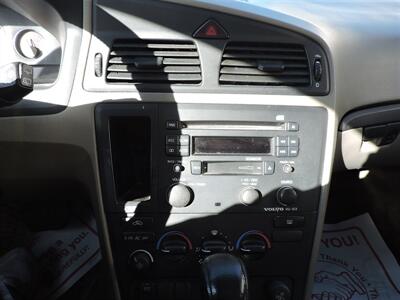2004 Volvo V70 2.4   - Photo 16 - North Platte, NE 69101