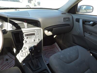 2004 Volvo V70 2.4   - Photo 13 - North Platte, NE 69101