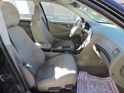 2004 Volvo V70 2.4   - Photo 10 - North Platte, NE 69101