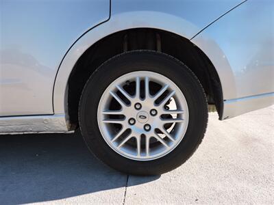 2010 Ford Focus SE   - Photo 8 - Lexington, NE 68850