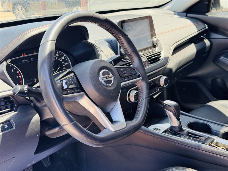 2019 Nissan Altima 2.5 SR - Photo 4 - Lexington, NE 68850