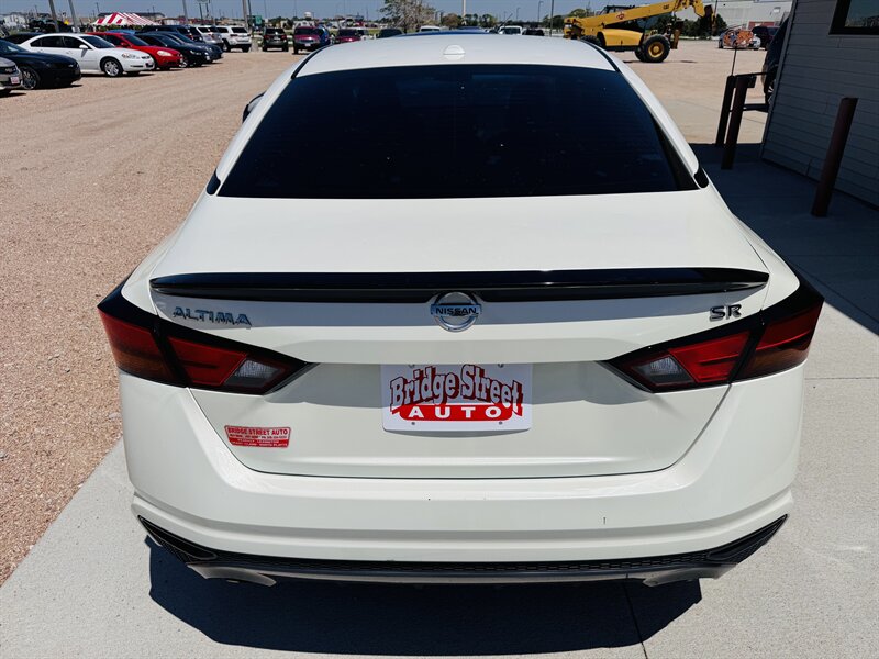 2019 Nissan Altima 2.5 SR - Photo 8 - Lexington, NE 68850