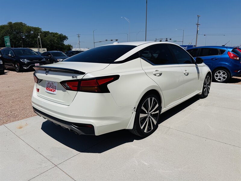 2019 Nissan Altima 2.5 SR - Photo 3 - Lexington, NE 68850