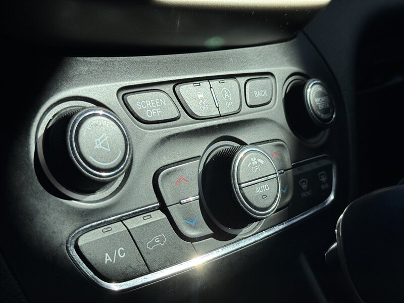 2016 Jeep Cherokee Limited - Photo 18 - Lexington, NE 68850
