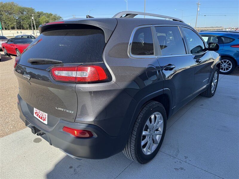 2016 Jeep Cherokee Limited - Photo 8 - Lexington, NE 68850