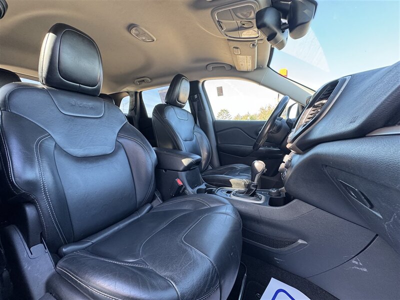 2016 Jeep Cherokee Limited - Photo 10 - Lexington, NE 68850
